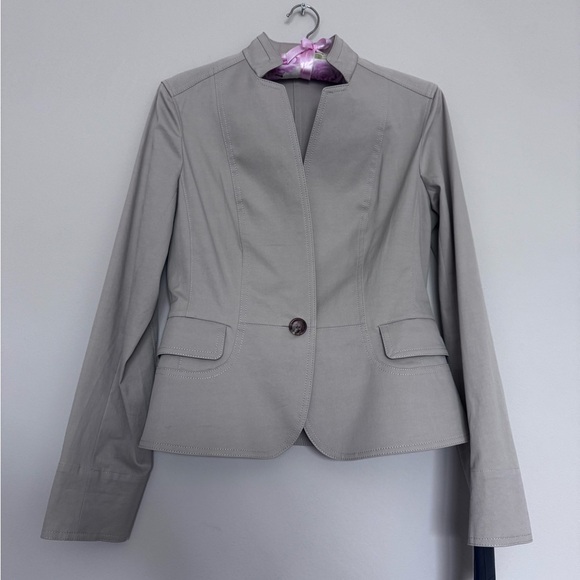 NWT Burberry jacket - 38 - Picture 1 of 12
